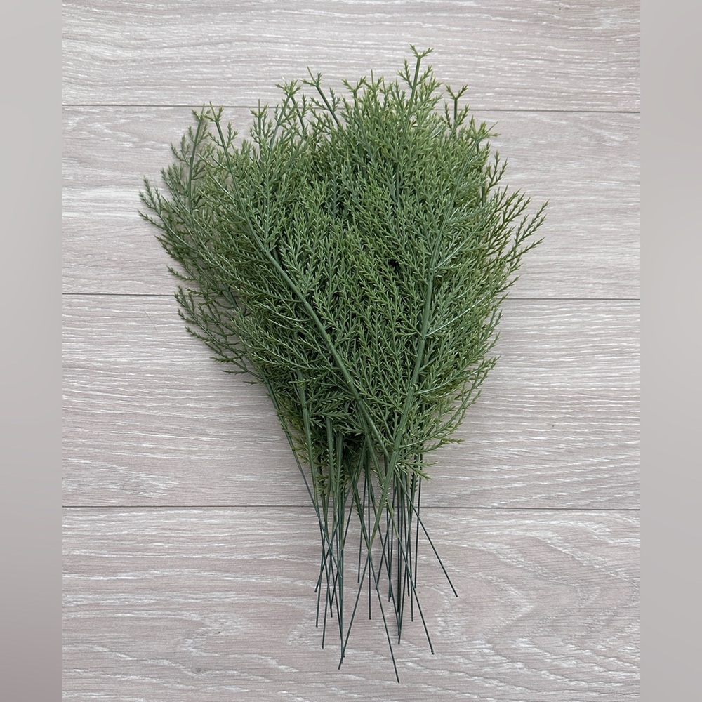30Pcs Artificial Cedar Sprigs, Cedar Fake Cypress Branches Branches Christmas